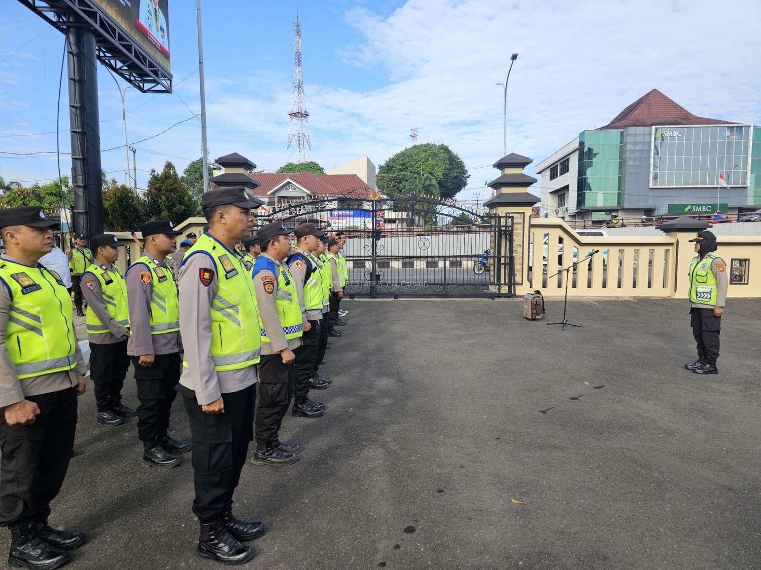 Pengamanan Aksi Unjuk Rasa LBH Gerakan Nasional Penegakan HAM Kabupaten Karawang di Mapolda Sumsel