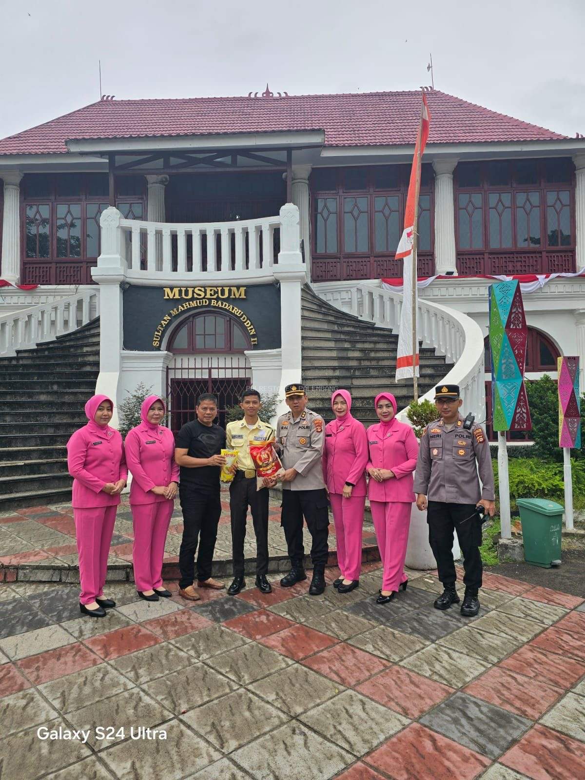Baksos Dinas dan Bhayangkari Kota Besar Palembang Warnai Peringatan HUT Bhayangkara ke-79 dengan Aksi Sosial