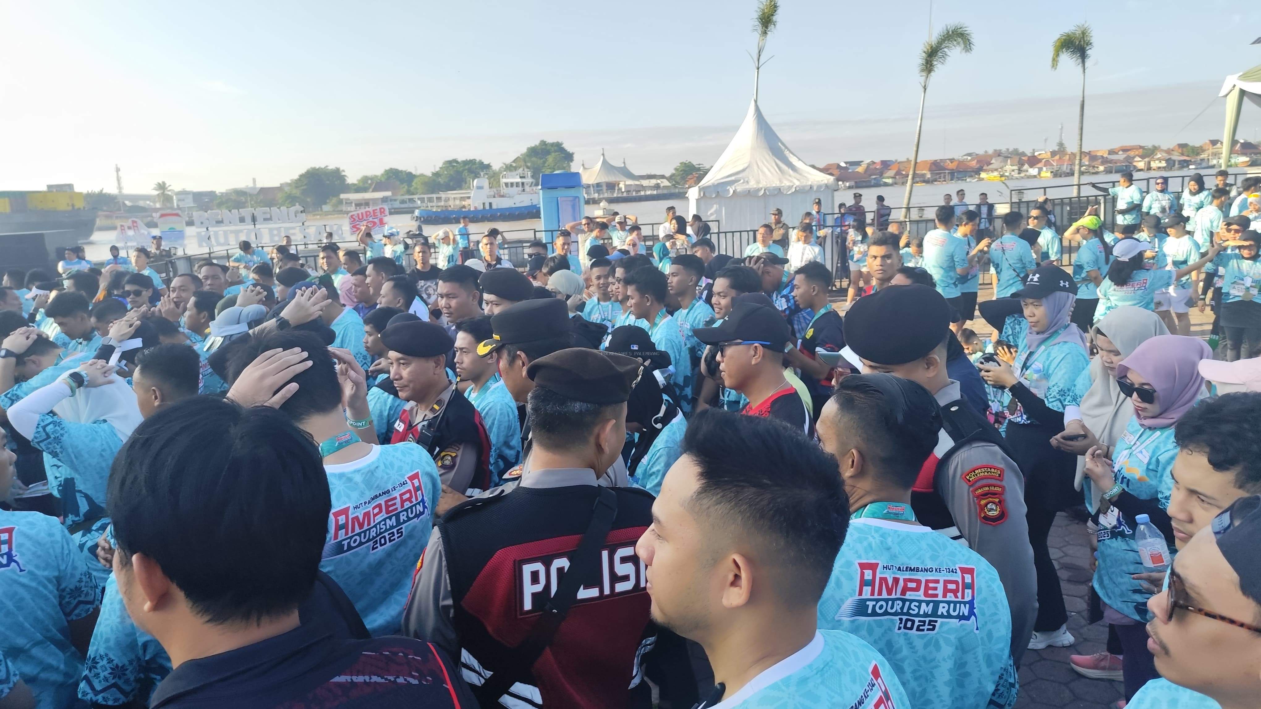 Ampera Tourism Run 2025 Meriahkan Pagi Kota Palembang, Ribuan Peserta Tumpah Ruah di Jembatan Ikonik