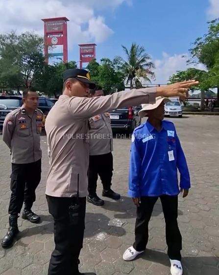 Kapolsek Ilir Barat I AKP Ricky Mozam, SH., MH Gelar Patroli dan Koordinasi Kamtibmas di Kawasan BKB dan Ampera
