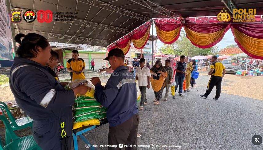Polsek Plaju Salurkan 6 Ton Beras SPHP, Ratusan Warga Antusias Serbu Gerakan Pangan Murah