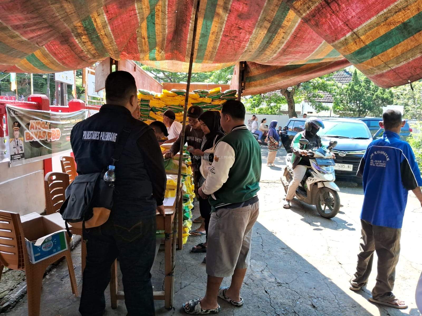 Polrestabes Palembang Hadirkan Gerakan Pangan Murah, Warga Antusias Dapatkan Beras Harga Terjangkau