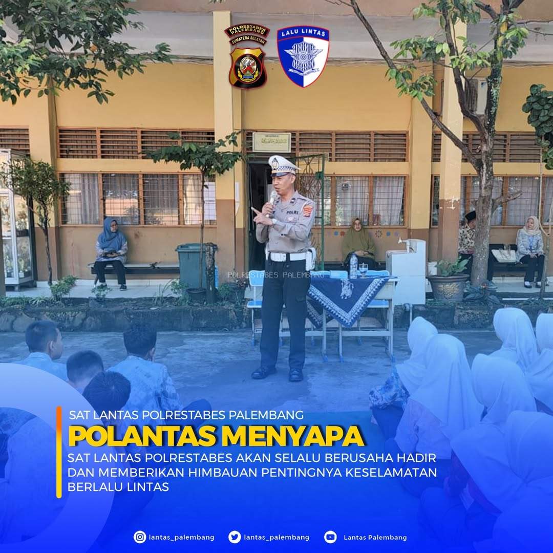 Satuan Lalu Lintas Polrestabes Palembang melaksanakan kegiatan Polantas Menyapa di SMA Negeri 10 Palembang
